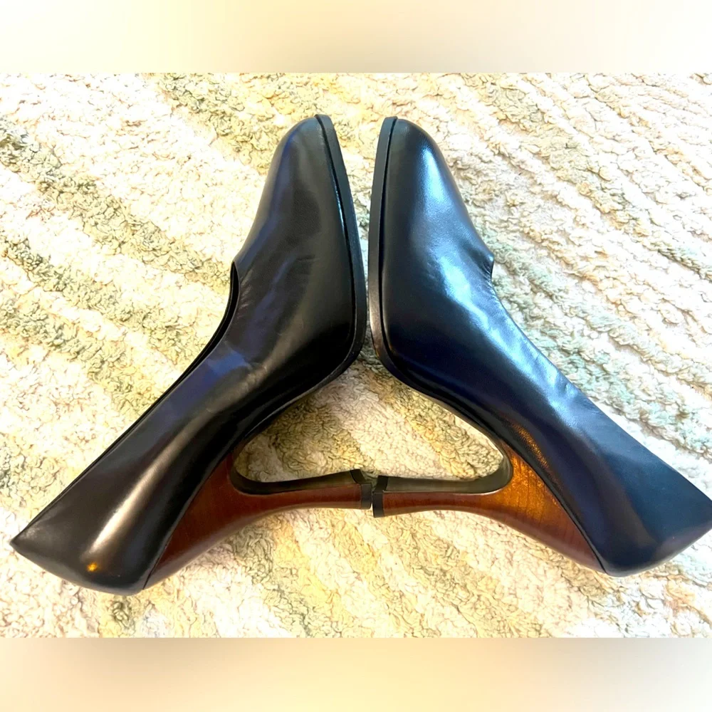 New THE ROW Leather Pumps - Picture 6 of 12